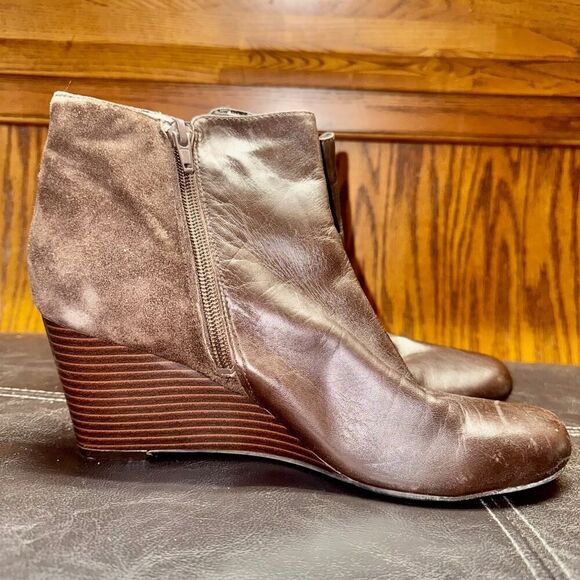 Isaac Mizrahi Kierra Brown Leather Wedge Boots Women's - Size 8.5 - Picture 3 of 7